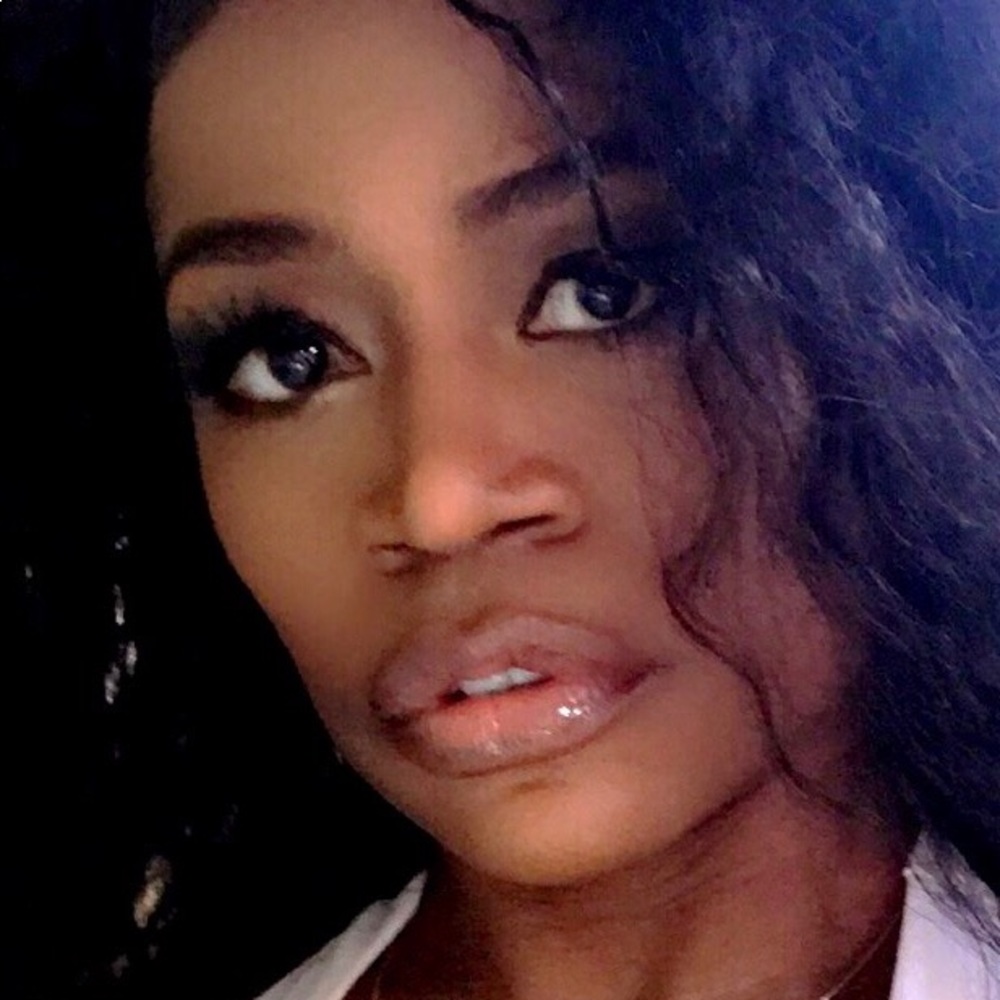 Meet your Posher, Almond